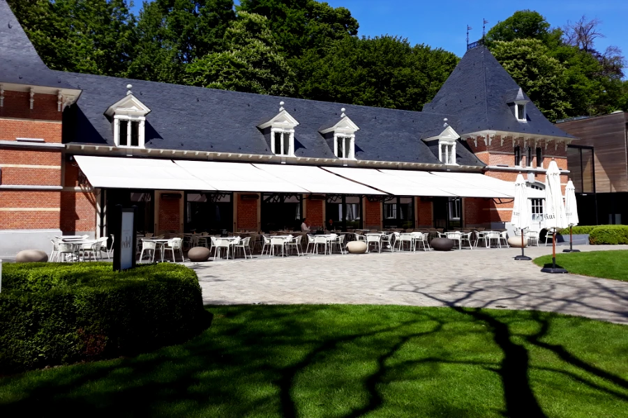 Breed schaararmscherm 5 meter uitval voor terras